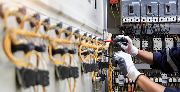 Professional Electrician technician working in Kirtland, OH